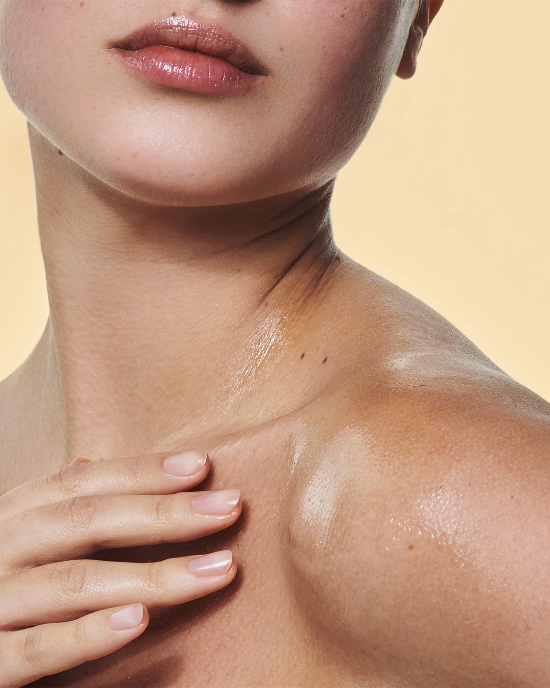 Clarins Sun Care Glowing Sun Oil High Protection for Body & Hair SPF30 - Image 7